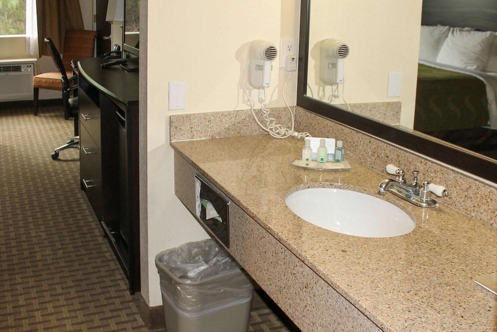 בת'רסט Comfort Inn מראה חיצוני תמונה